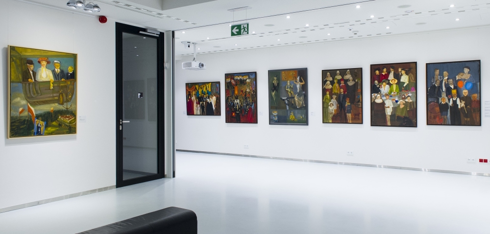 Obrazy od lewej: Elita, Funeralia, Fitness Club, Czas zatrzymany (lata 90.)