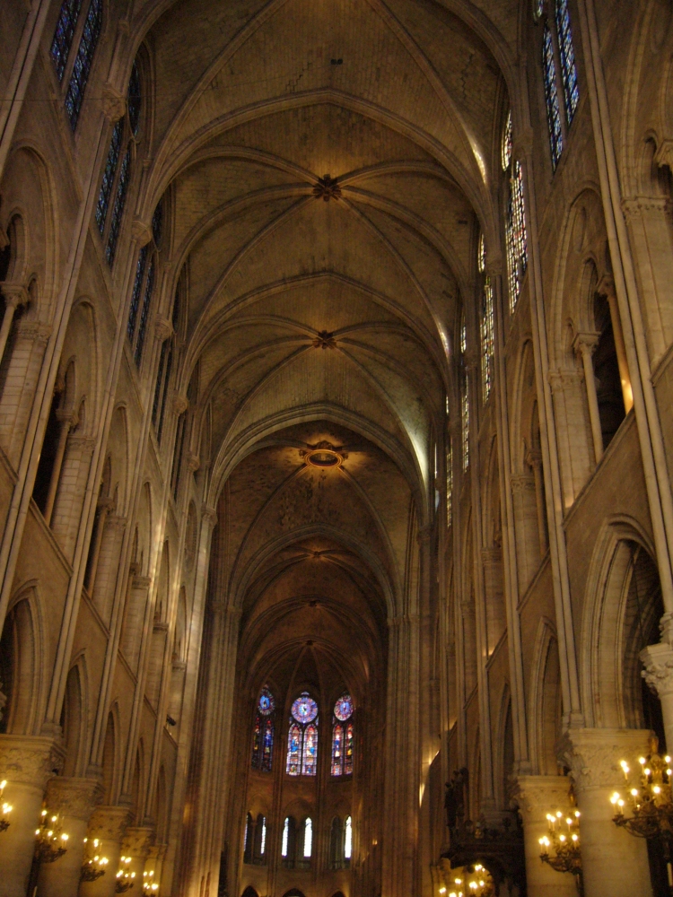 Wnętrze katedry Notre- Dame, Paryż