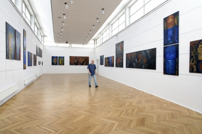 Prace eksponowane były na czterolinii zapisu chorałowego;  zawieszone zostały w miejscach odpowiadającym neumom - nutom chorału Terribilis est locum iste